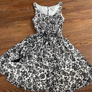 White House Black market black and white floral dress size 4